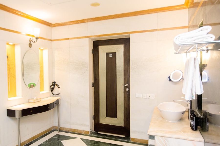Premium-Bathroom-3-Ramada-Udaipur